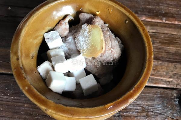 美白养颜汤（茯苓炖排骨）的做法图解5