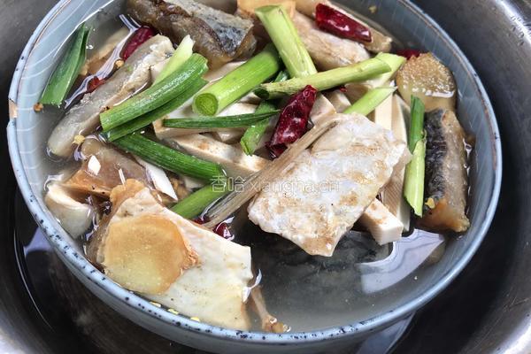 豆腐干炖腊鱼的做法图解6