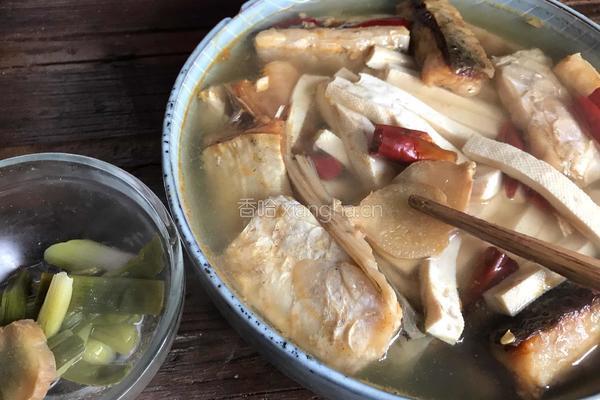 豆腐干炖腊鱼的做法图解7