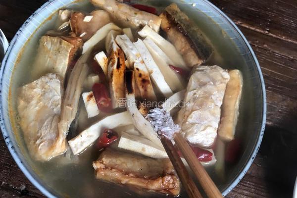 豆腐干炖腊鱼的做法图解8