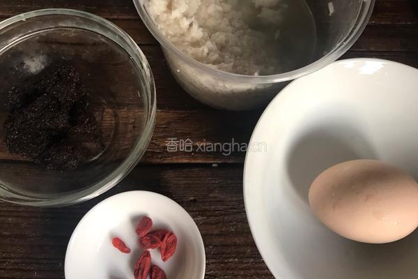 米酒蒸荷包蛋的做法图解1