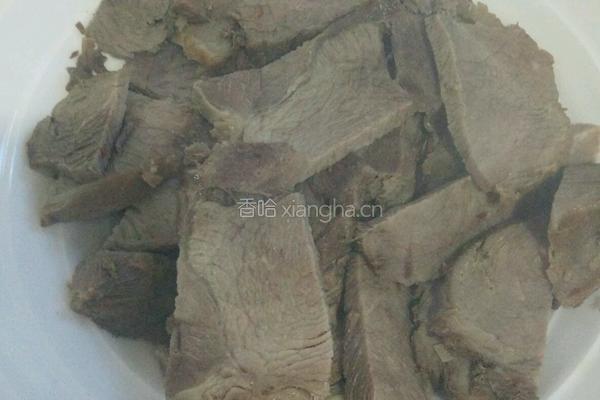 凉拌牛肉的做法图解1
