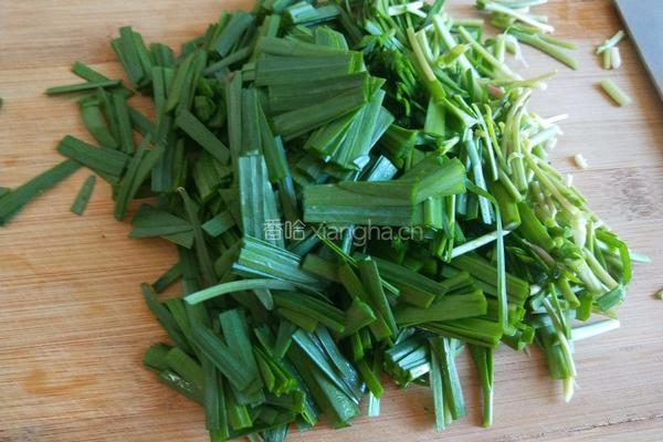 新文美食 鸡蛋韭菜豆皮花的做法图解3