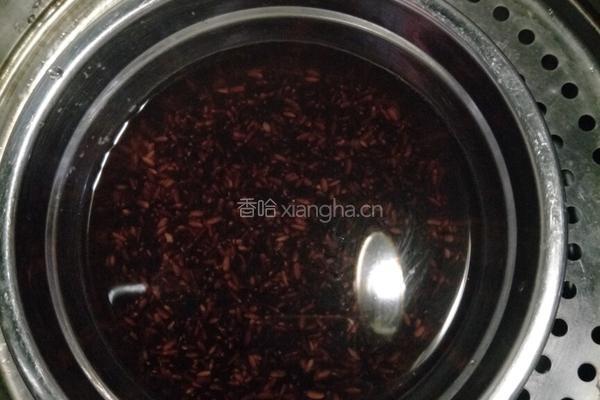 蒸紫糯米草莓大福的做法图解2