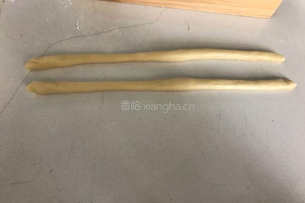 蒸面包（二辫双扣手法）的做法图解5