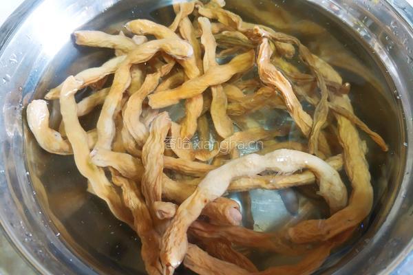 干豆角蒸腊肉的做法图解2