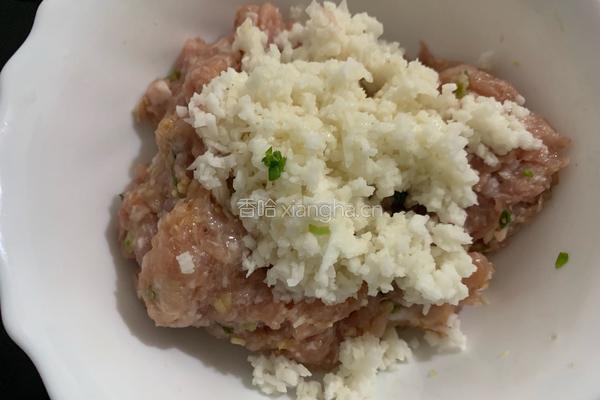 荸荠糯米肉丸的做法图解4