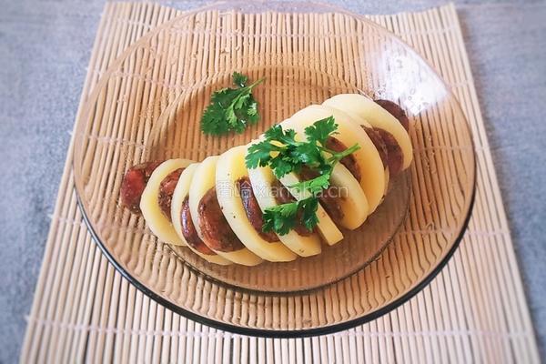 腊肠蒸风琴土豆的做法图解7