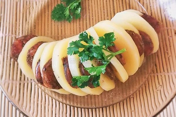 腊肠蒸风琴土豆的做法图解6
