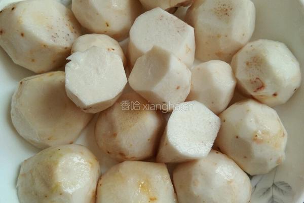剁椒蒸芋头的做法图解3