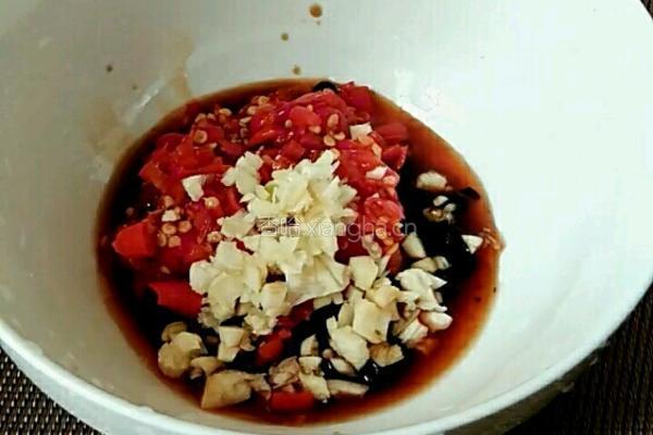 剁椒蒸芋头的做法图解5