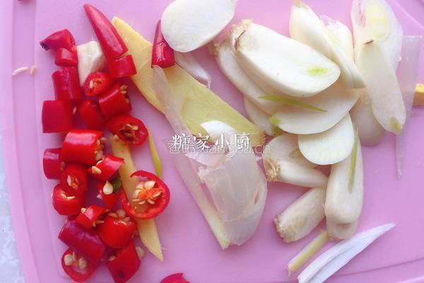 清蒸鲜嫩金鲳鱼的做法图解2