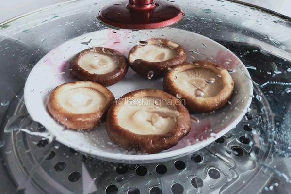 肉末蒸香菇的做法图解3