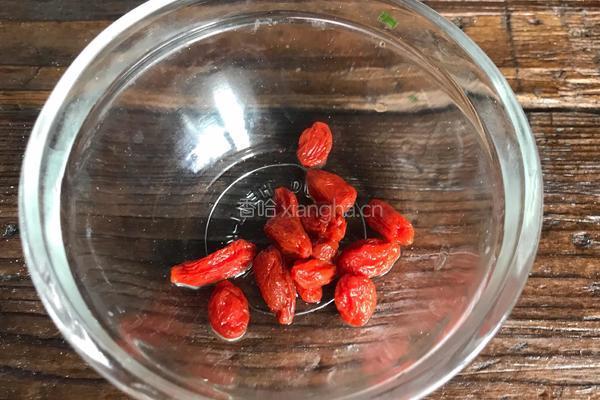 香菇酱拌木耳的做法图解4