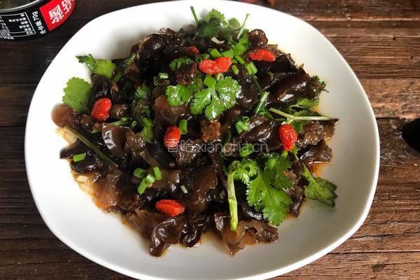 香菇酱拌木耳的做法图解9