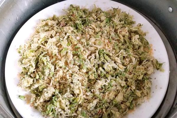 洋槐花渣豆腐的做法图解4