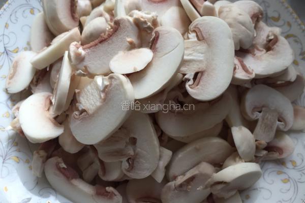 口蘑炒肉的做法图解2
