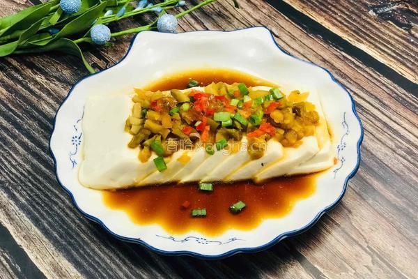 榨菜蒸豆腐的做法图解1