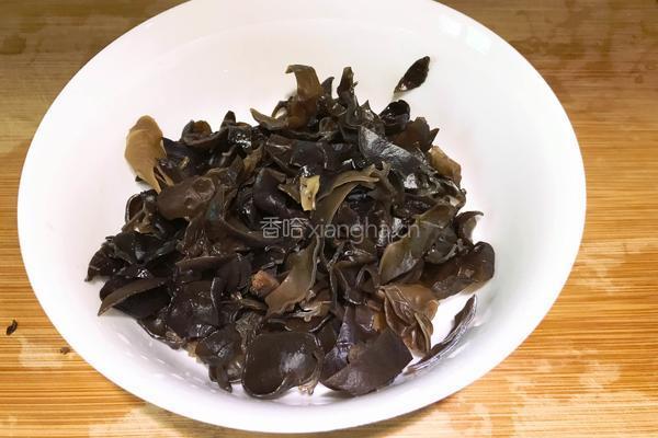金针木耳蒸鸡的做法图解7