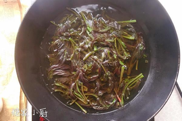 春天必吃的香椿炒鸡蛋的做法图解4