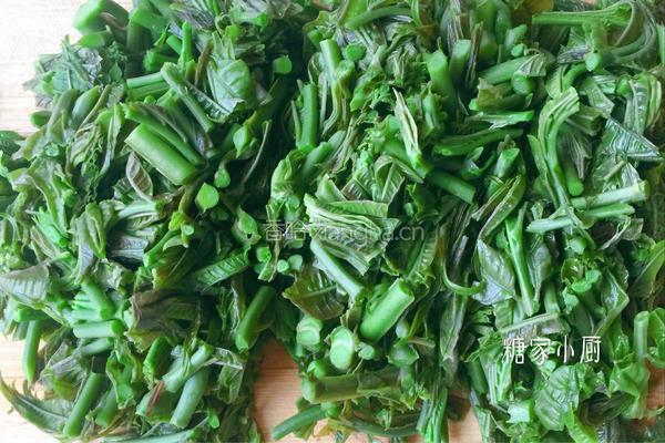香椿芽拌豆腐的做法图解3