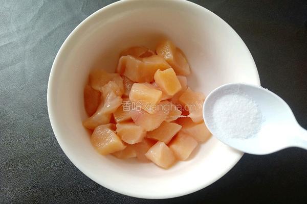 菠萝炒鸡胸肉的做法图解3