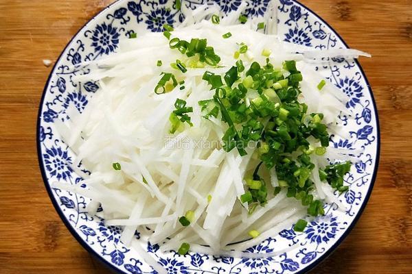 小葱拌萝卜丝的做法图解3
