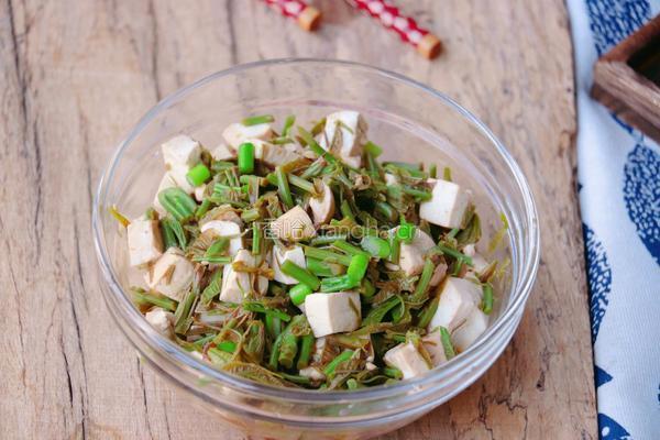 香椿芽拌豆腐