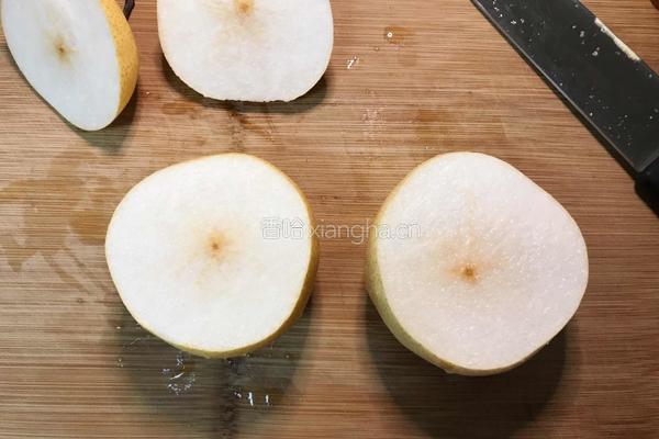 冰糖银耳蒸雪梨的做法图解2