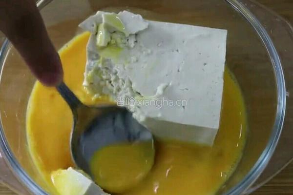 豆腐鸡蛋饼的做法图解1