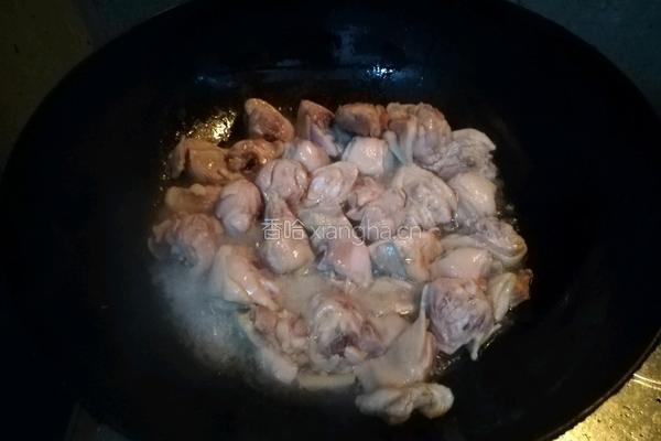 香菇炖鸡腿的做法图解2