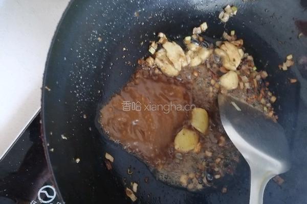 酱炖鲫鱼茄子的做法图解4