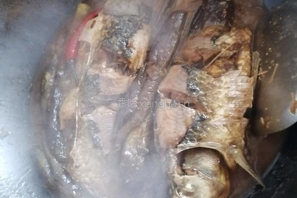 酱炖鲫鱼茄子的做法图解7