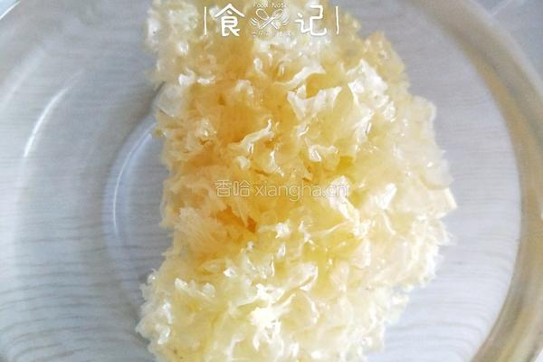 桃胶皂角米银耳羹的做法图解4