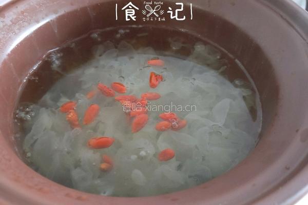 桃胶皂角米银耳羹的做法图解9