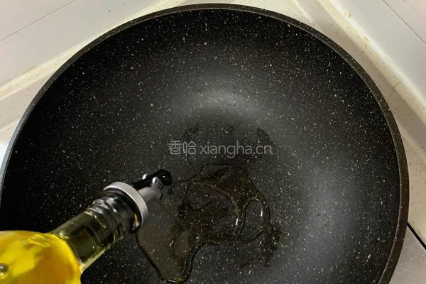 鸡胸肉鸡丁炒胡萝卜尖椒的做法图解6