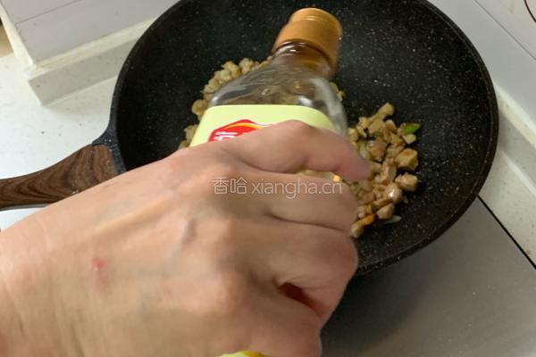 鸡胸肉鸡丁炒胡萝卜尖椒的做法图解12