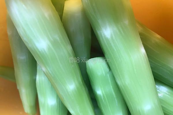 桂花蜜翡翠条的做法图解1