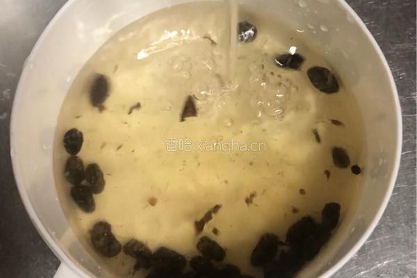 豉汁鸡翅蒸南瓜的做法图解1