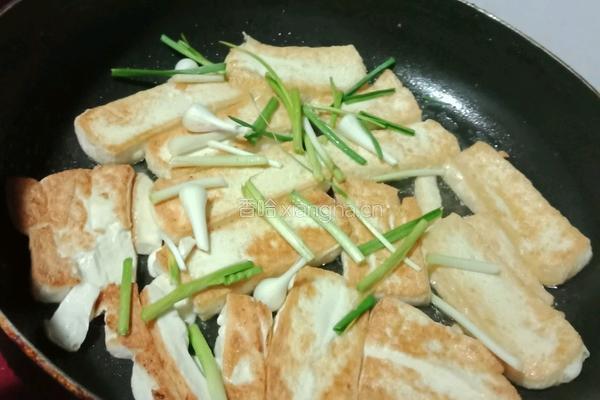 香煎豆腐的做法图解3