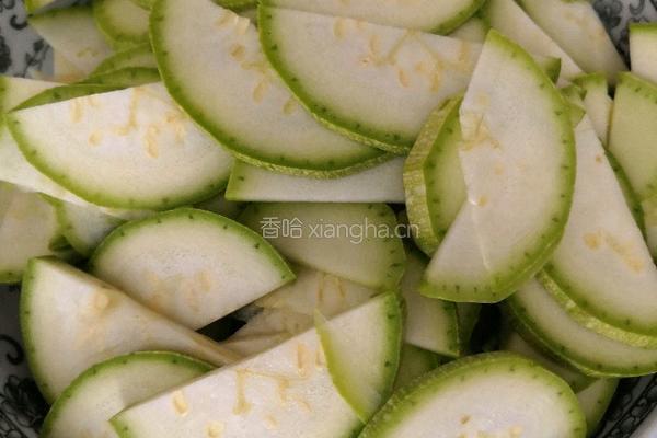 西葫芦炒肉的做法图解1