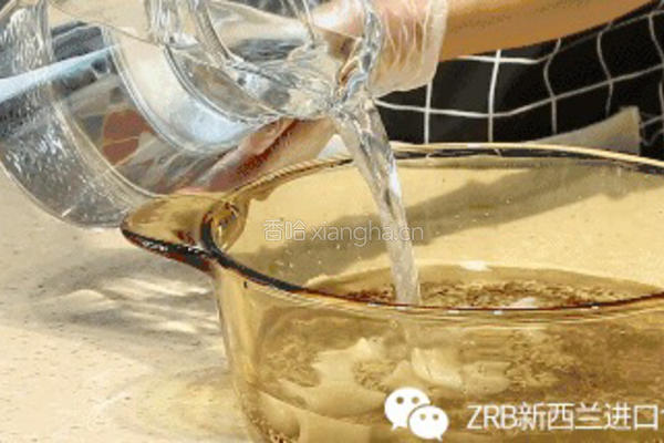 藜麦小米新西兰花胶粥的做法图解2