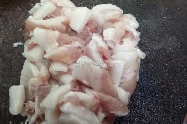 豌豆粒炒五花肉的做法图解2