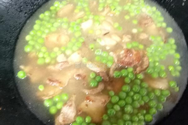 豌豆粒炒五花肉的做法图解3