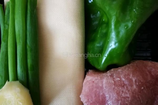 干豆腐炒青椒的做法图解1