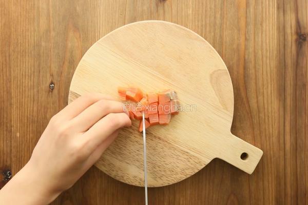 18-36个月辅食：奶香三文鱼焗菠菜的做法图解1
