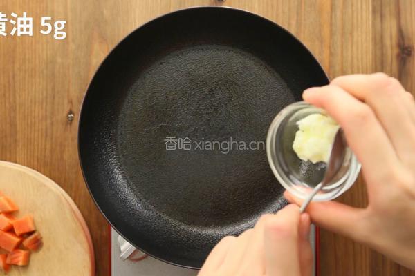 18-36个月辅食：奶香三文鱼焗菠菜的做法图解2