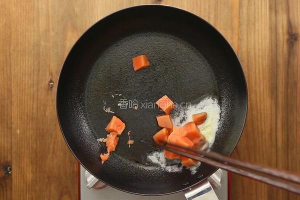 18-36个月辅食：奶香三文鱼焗菠菜的做法图解3