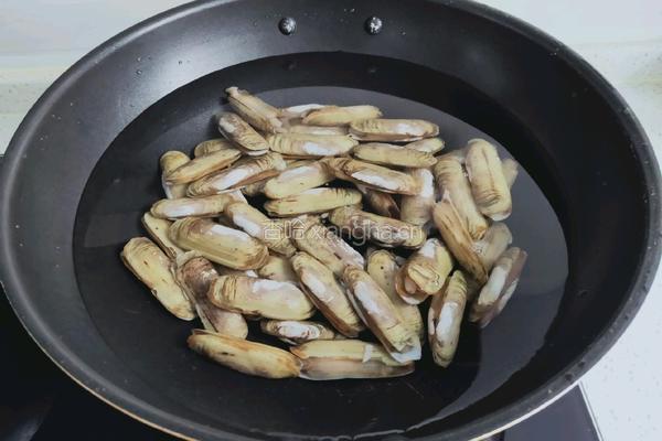 蒜蓉蒸蛏子的做法图解4