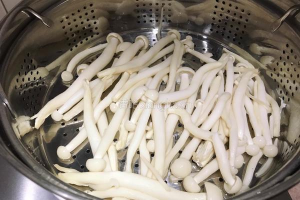 手撕海鲜菇的做法图解3